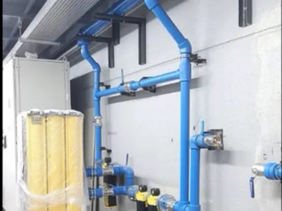 Rede de ar comprimido em tubo PPR instalada pela Eutec Brasil, com filtragem e pontos de purga